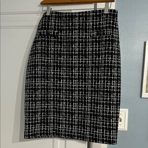 Joseph Ribkoff  pencil skirt pull on in EUC .